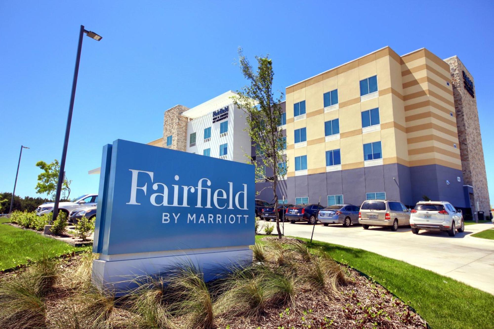 Fairfield Inn & Suites By Marriott Dallas סידר היל מראה חיצוני תמונה